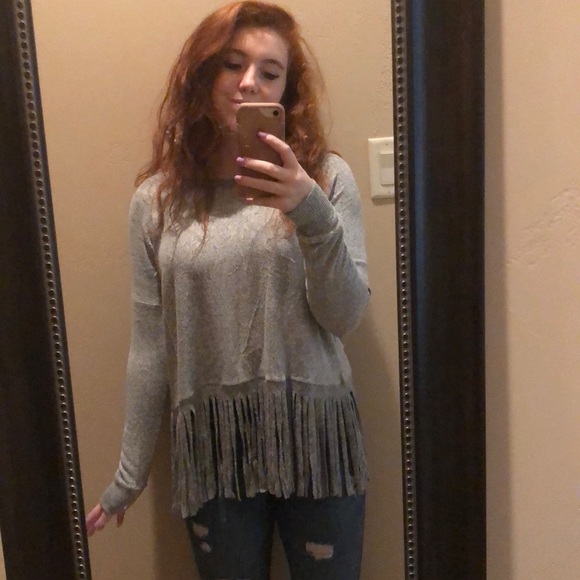 Adorable Gray Light Sweater MINT CONDITION - Picture 2 of 5